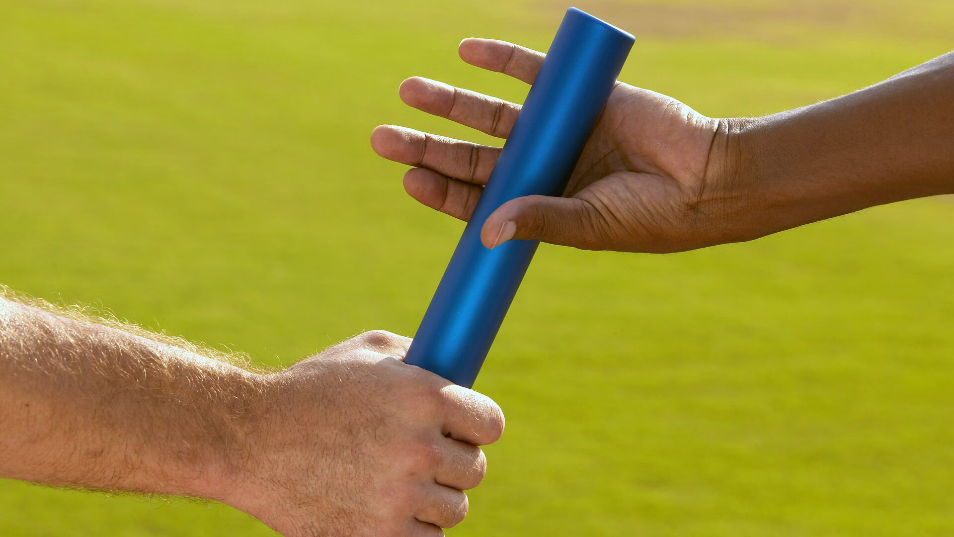 国内外足球赛事裁判员交流培训，提升执法水平，足球裁判培训的意义